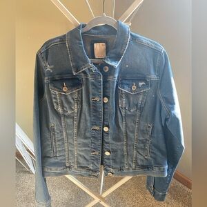 So brand women’s denim jacket. Size XL. Worn a couple of times. Excellent cond